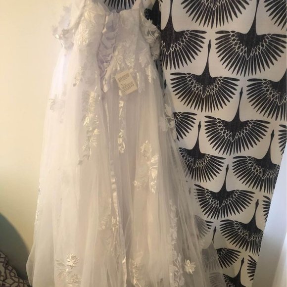 Size 18 wedding gown NWT - Picture 1 of 7